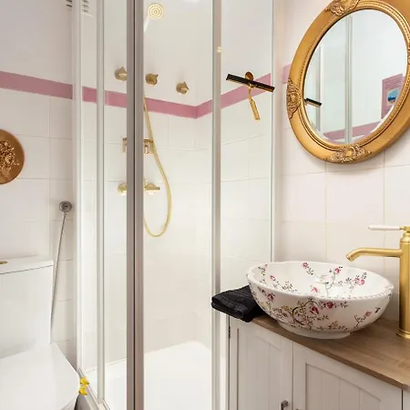 Romantic Alfama Balcony - 10 Minutes From Terreiro Do Paco Apartmán