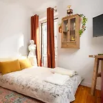 Romantic Alfama Balcony - 10 Minutes From Terreiro Do Paco 아파트 *