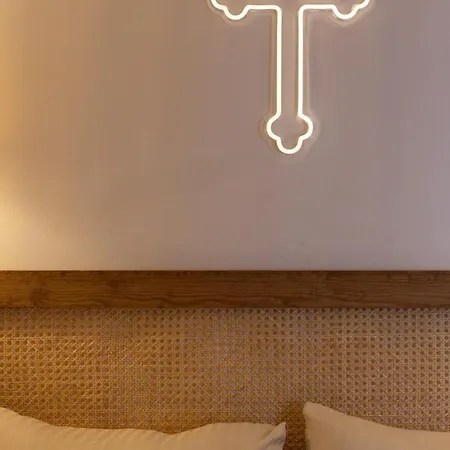 Romantic Alfama Balcony - 10 Minutes From Terreiro Do Paco Apartament *