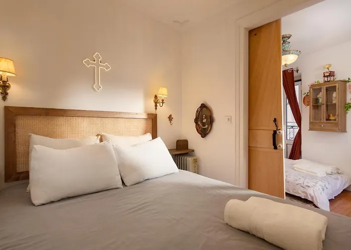 Romantic Alfama Balcony - 10 Minutes From Terreiro Do Paco Lisbon