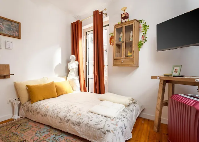 Romantic Alfama Balcony - 10 Minutes From Terreiro Do Paco *