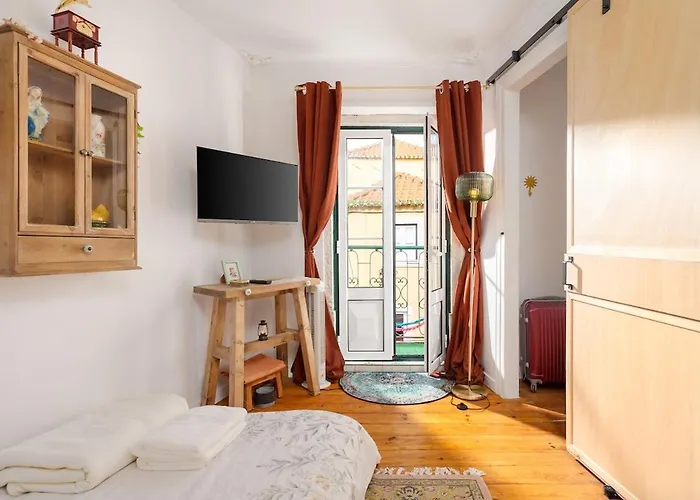 Romantic Alfama Balcony - 10 Minutes From Terreiro Do Paco Apartment Lisbon