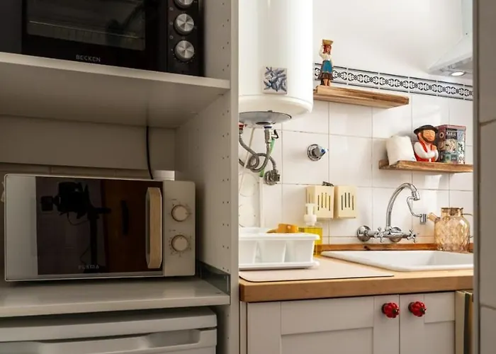 Apartment Romantic Alfama Balcony - 10 Minutes From Terreiro Do Paco Lisbon