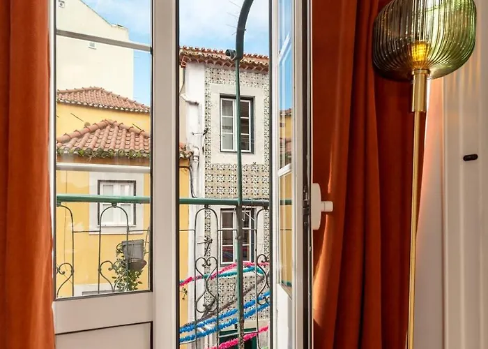Romantic Alfama Balcony - 10 Minutes From Terreiro Do Paco Apartment Lisbon