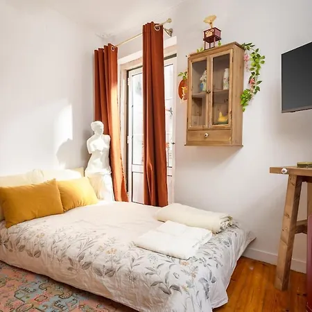 Romantic Alfama Balcony - 10 Minutes From Terreiro Do Paco 아파트 *